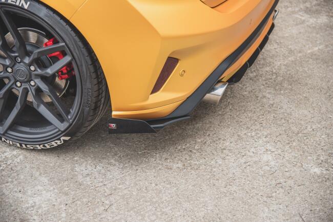 Maxton Design Street Pro Diffusor Flaps für Ford Focus ST Mk4 matt schwarz mit Hochglanz Flaps