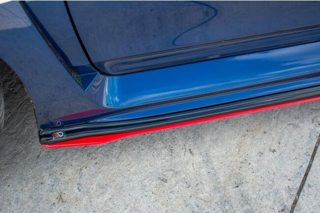 Maxton Design Seitenschweller (Paar) V.4 für Subaru Impreza WRX STI 2014-2021 Hochglanz schwarz mit roten Streifen