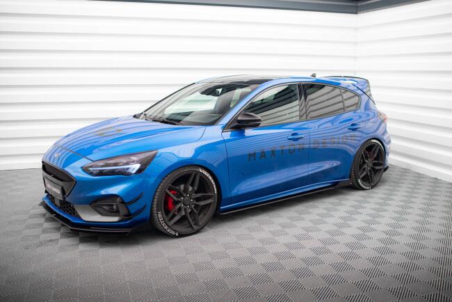Maxton Design Street Pro Seitenschweller (Paar) für Ford Focus ST / ST-Line Mk4 matt schwarz mit Hochglanz Flaps