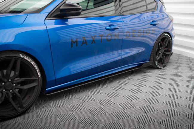 Maxton Design Street Pro Seitenschweller (Paar) für Ford Focus ST / ST-Line Mk4 matt schwarz mit Hochglanz Flaps