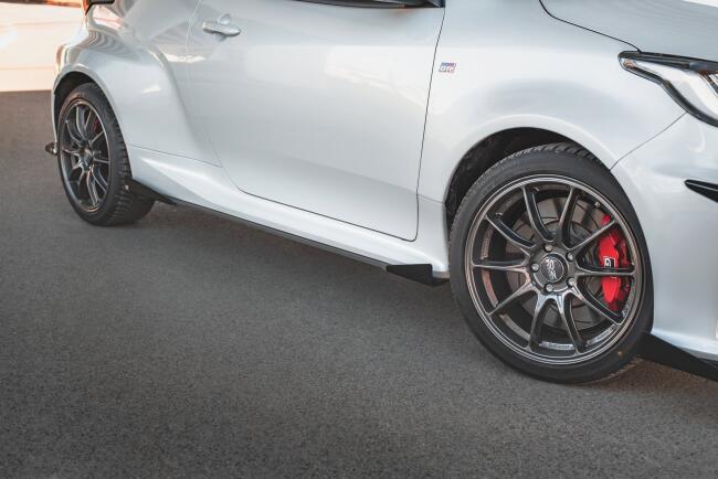 Maxton Design Street Pro Schweller Flaps für Toyota GR Yaris Mk4 Hochglanz schwarz