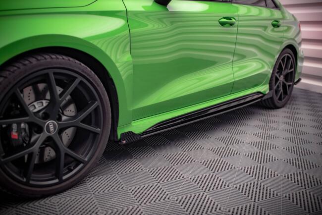 Maxton Design Street Pro Seitenschweller (Paar) für Audi RS3 Limousine 8Y matt schwarz mit Hochglanz Flaps