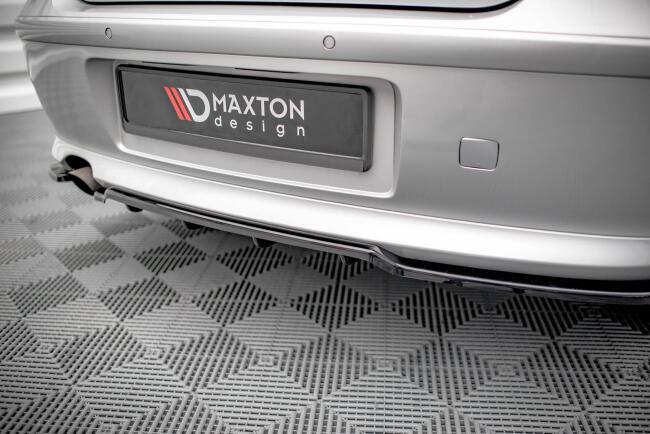 Maxton Design mittlerer Heckdiffusor DTM Look für BMW 1er E81 Facelift schwarz Hochglanz