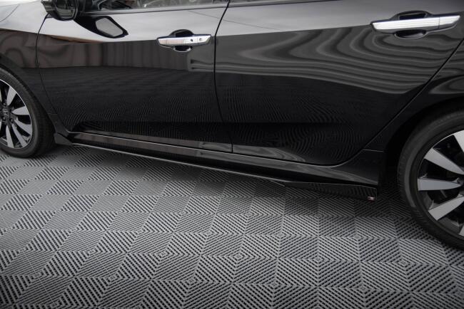Maxton Design Street Pro Seitenschweller für Honda Civic Mk10 Schwarz-Rot mit Hochglanz Flaps
