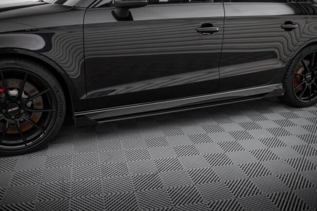 Maxton Design Street Pro Seitenschweller für Audi RS3 Limousine 8V Facelift schwarz rot mit Hochglanz Flaps