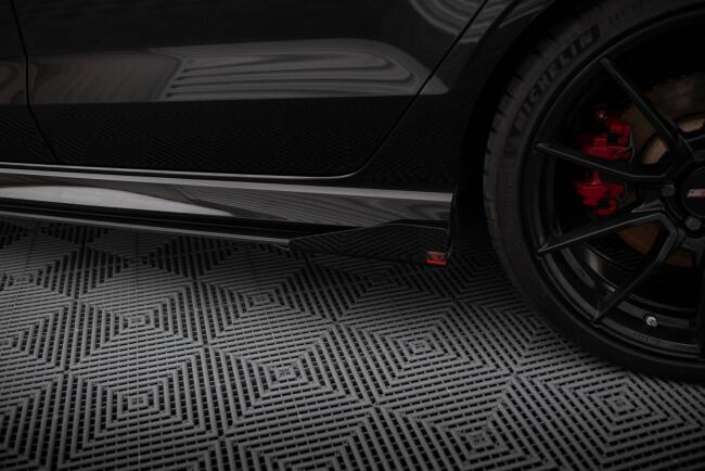 Maxton Design Street Pro Seitenschweller für Audi RS3 Limousine 8V Facelift schwarz rot mit Hochglanz Flaps