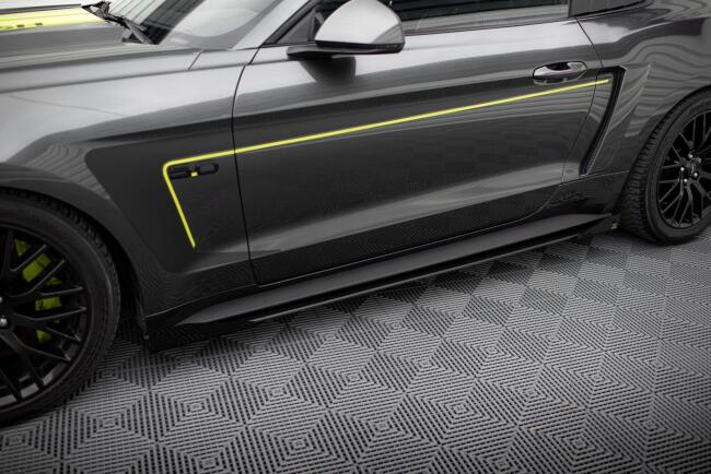 Maxton Design Seiten-Flaps für Ford Mustang GT Mk6  schwarz Hochglanz