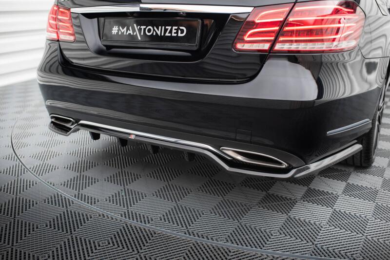 Maxton Design Mittlerer Heckdiffusor für Mercedes-Benz E W212 Facelift Hochglanz schwarz