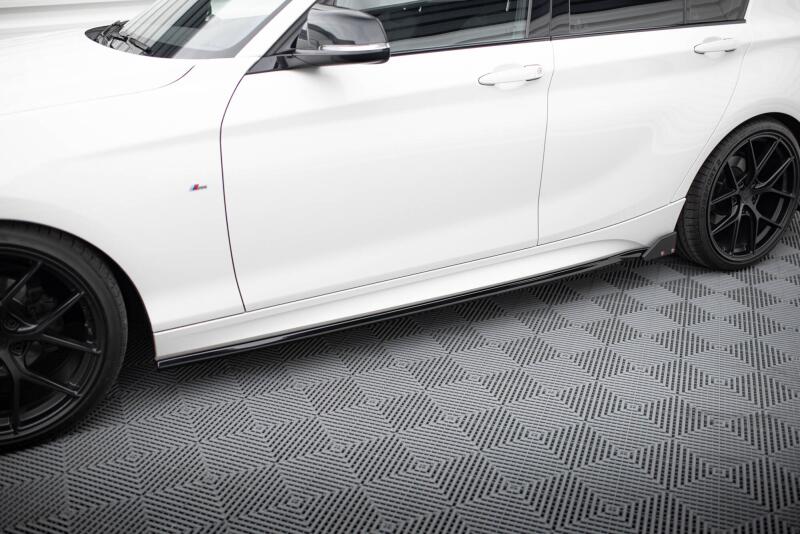 Maxton Design Seitenschweller mit Flaps (Paar) V.4 für BMW 1er F20 M-Paket / M140i Facelift Hochglanz schwarz