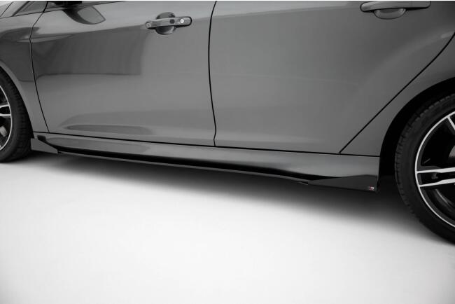 Maxton Design Street Pro Seitenschweller für Ford Focus ST Mk3 Facelift schwarz mit Hochglanz Flaps