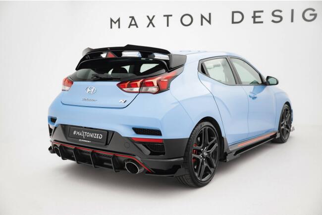 Maxton Design Street Pro Heckdiffusor für Hyundai Veloster N Mk2 schwarz mit roten Streifen