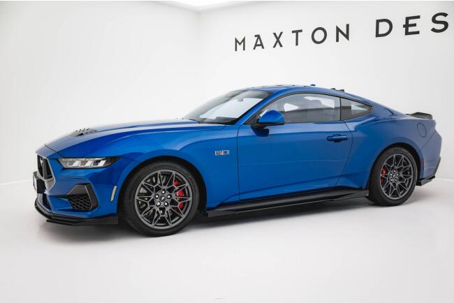 Maxton Design Street Pro Seitenschweller (Paar) mit Flaps für Ford Mustang GT Mk7 matt schwarz mit Hochglanz Flaps
