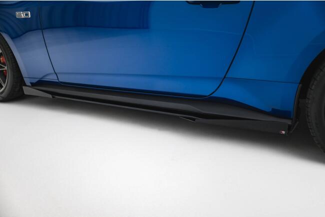 Maxton Design Street Pro Seitenschweller (Paar) mit Flaps für Ford Mustang GT Mk7 matt schwarz mit Hochglanz Flaps