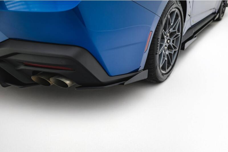 Maxton Design Street Pro Heckdiffusor für Ford Mustang GT Mk7 Schwarz matt mit Hochglanz Flaps