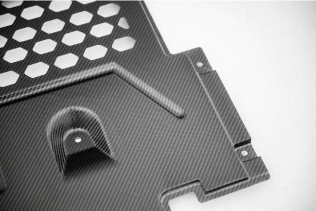 Maxton Design Carbon Motorabdeckung für BMW M2 G87