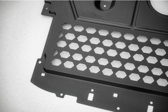 Maxton Design Carbon Motorabdeckung für BMW M2 G87