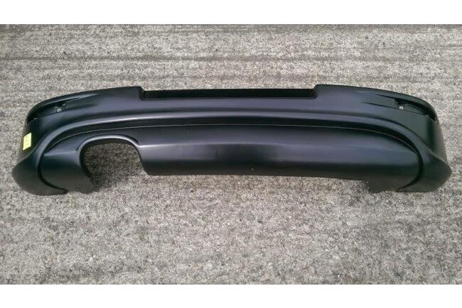 B-Ware Maxton Design Heckschürze R32 Look Auspuff Links für VW Golf 5