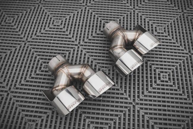 Maxton Design Heckdiffusor mit Milltek Sport Auspuff für Audi RS3 Sportback 8V Facelift Schwarz 4 x 100m