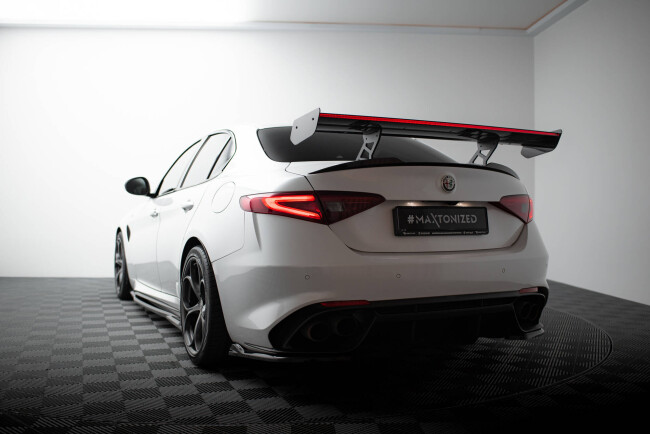 Maxton Design Carbon Heckflügel Heckspoiler mit LED für Alfa Romeo Giulia Quadrifoglio