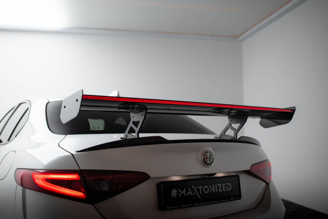 Maxton Design Carbon Heckflügel Heckspoiler mit LED für Alfa Romeo Giulia Quadrifoglio