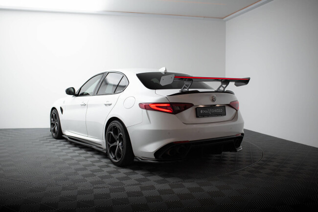 Maxton Design Carbon Heckflügel Heckspoiler mit LED für Alfa Romeo Giulia Quadrifoglio