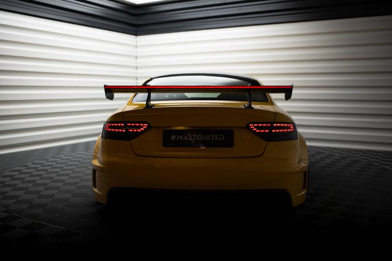 Maxton Design Carbon Heckflügel Heckspoiler mit Schwanenhals Halterungen und LED für Audi A5 Coupe 8T