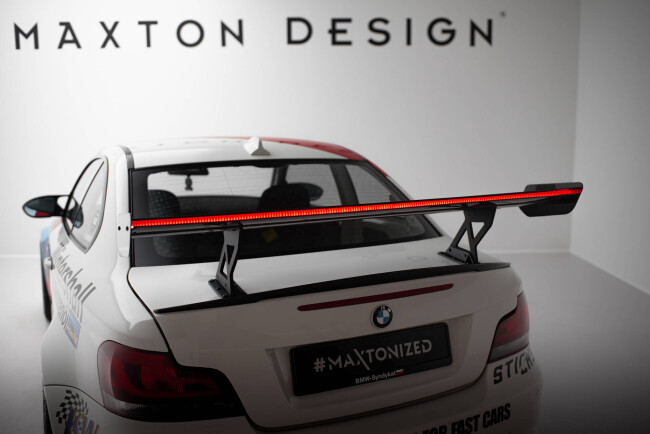 Maxton Design Carbon Heckflügel Heckspoiler mit Standfuß innen V.1 und LED für BMW 1er M E82
