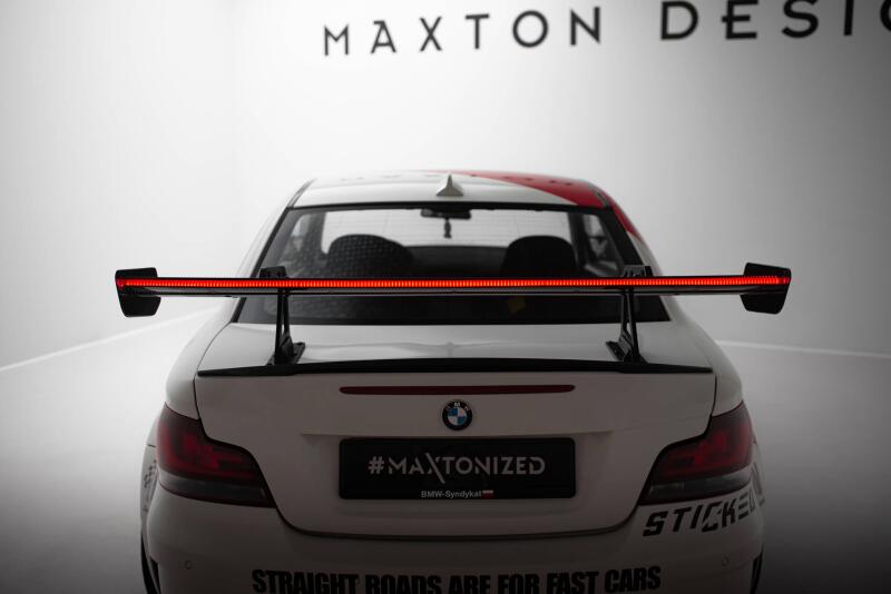 Maxton Design Carbon Heckflügel Heckspoiler mit Schwanenhals Halterungen und LED für BMW 1er M E82