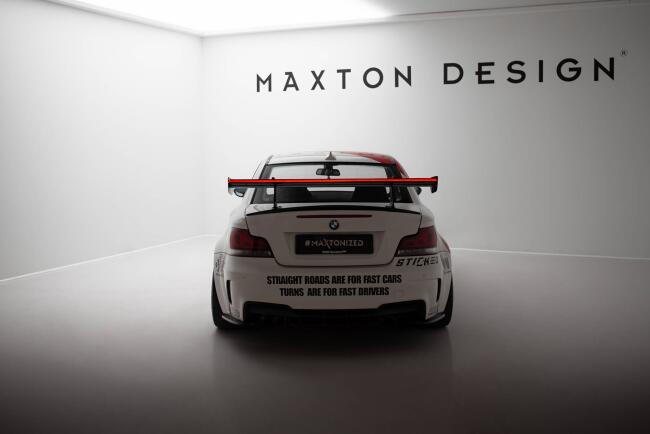 Maxton Design Carbon Heckflügel Heckspoiler mit Schwanenhals Halterungen und LED für BMW 1er M E82