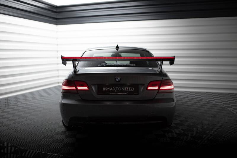 Maxton Design Carbon Heckflügel Heckspoiler mit Standfuß außen und LED für BMW 3er / M3 Coupe E92