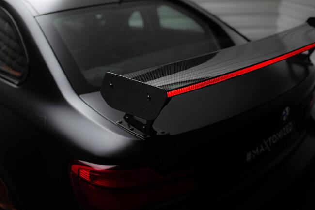 Maxton Design Carbon Heckflügel Heckspoiler mit Standfuß außen und LED für BMW M2 F87 / 2 / 2 M-Paket F22