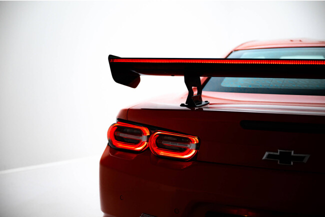 Maxton Design Carbon Heckflügel Heckspoiler mit Standfuß innen und LED für Chevrolet Camaro SS Mk6 Facelift