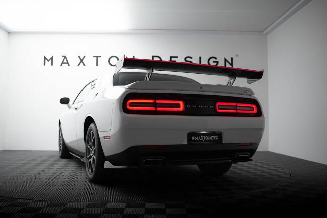 Maxton Design Carbon Heckflügel Heckspoiler V.2 mit LED für Dodge Challenger Mk3