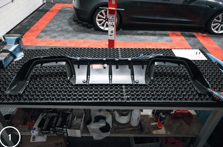 Maxton Heckdiffusor mit Haltenasen Montage