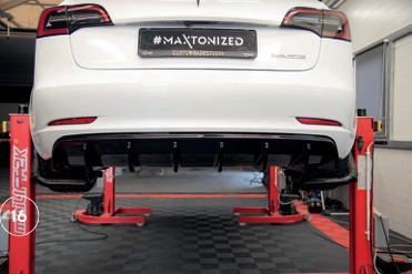Maxton Tesla Model 3 Heckdiffusor Montage
